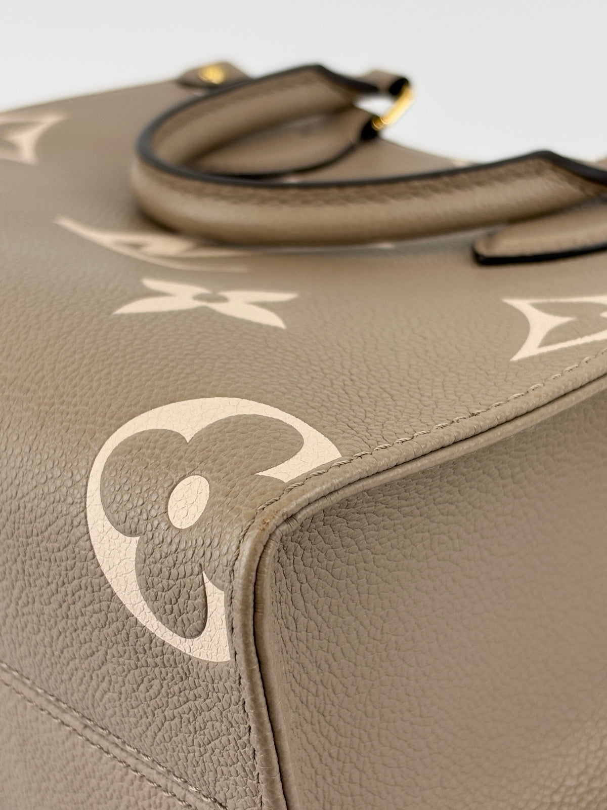 Louis Vuitton OnTheGo PM Bicolour Monogram Empreinte Tourterelle/Creme - Glampot