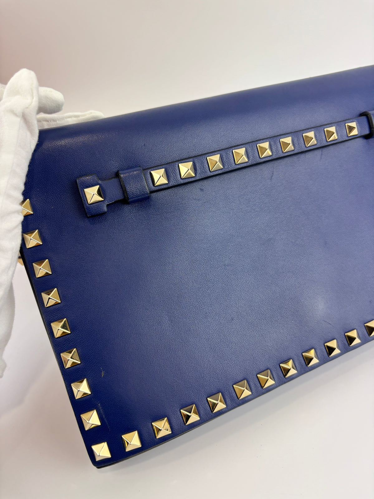 Valentino Garavani Rockstud Clutch in Navy - Glampot