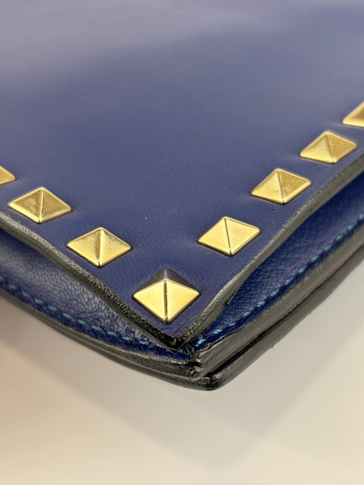 Valentino Garavani Rockstud Clutch in Navy - Glampot