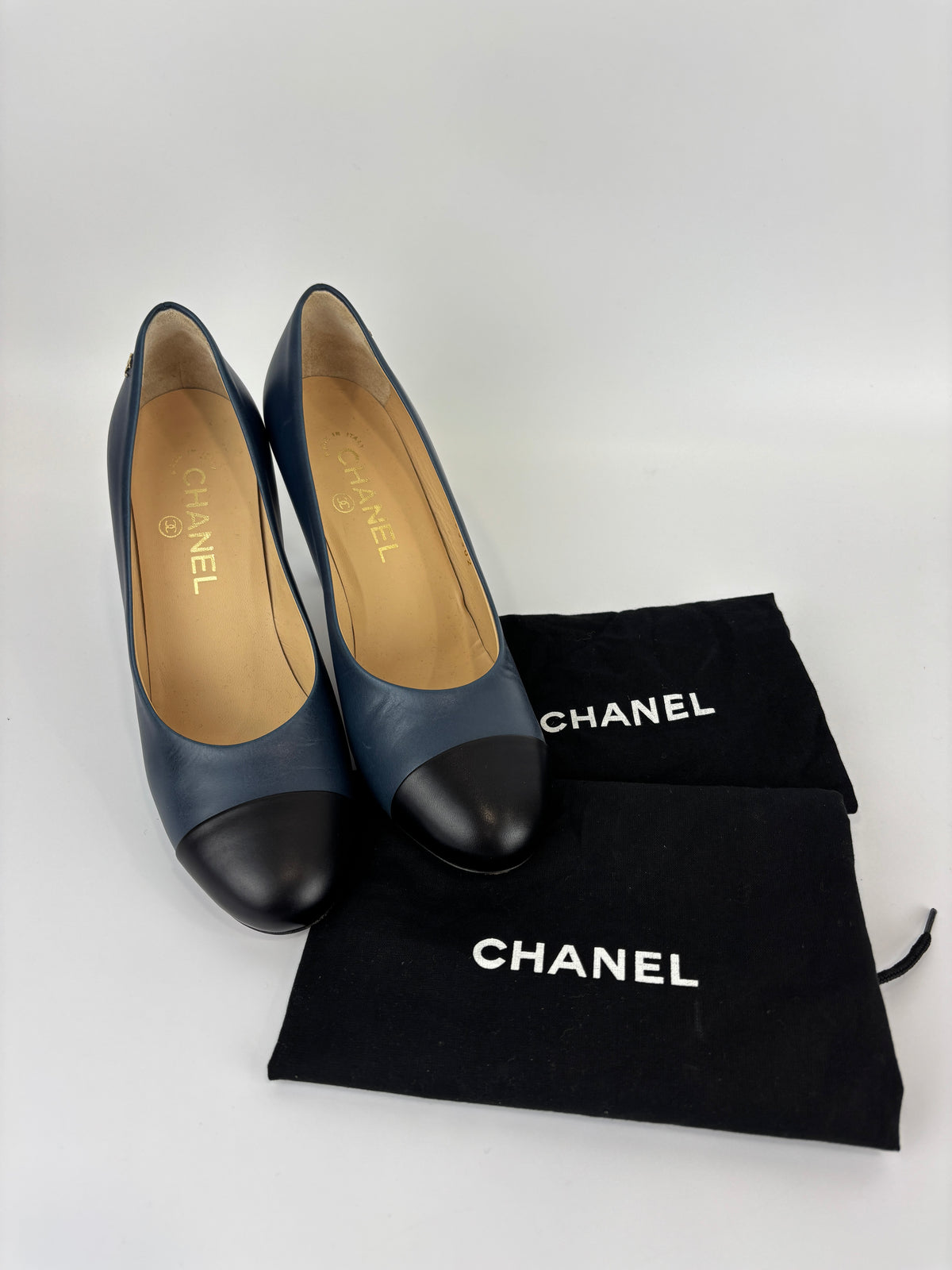 Navy Blue Leather Cap Toe Pumps Size 37.5 - Glampot