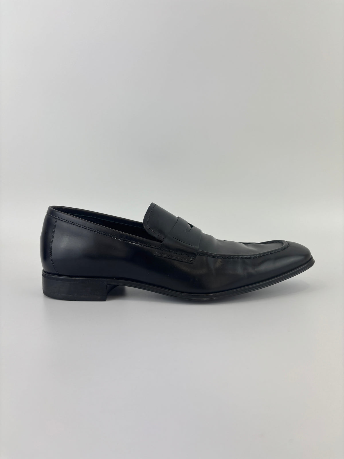 Salvatore Ferragamo Black Leather Loafers - Glampot