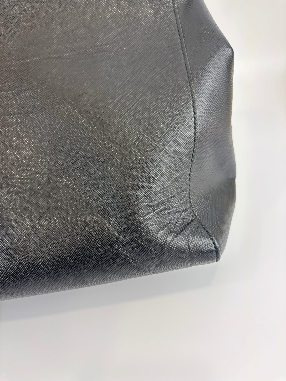 Salvatore Ferragamo Vara Ribbon Chain Shoulder Tote in Black - Glampot