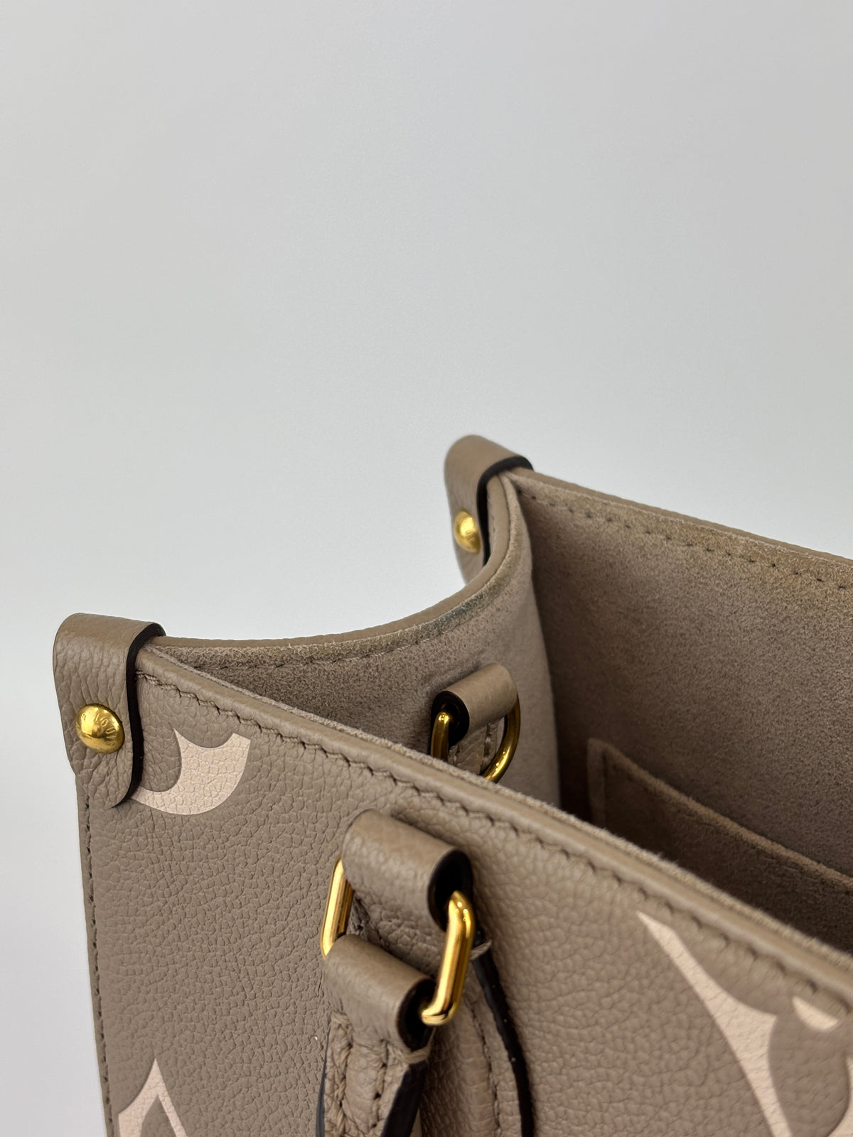 Louis Vuitton OnTheGo PM Bicolour Monogram Empreinte Tourterelle/Creme - Glampot