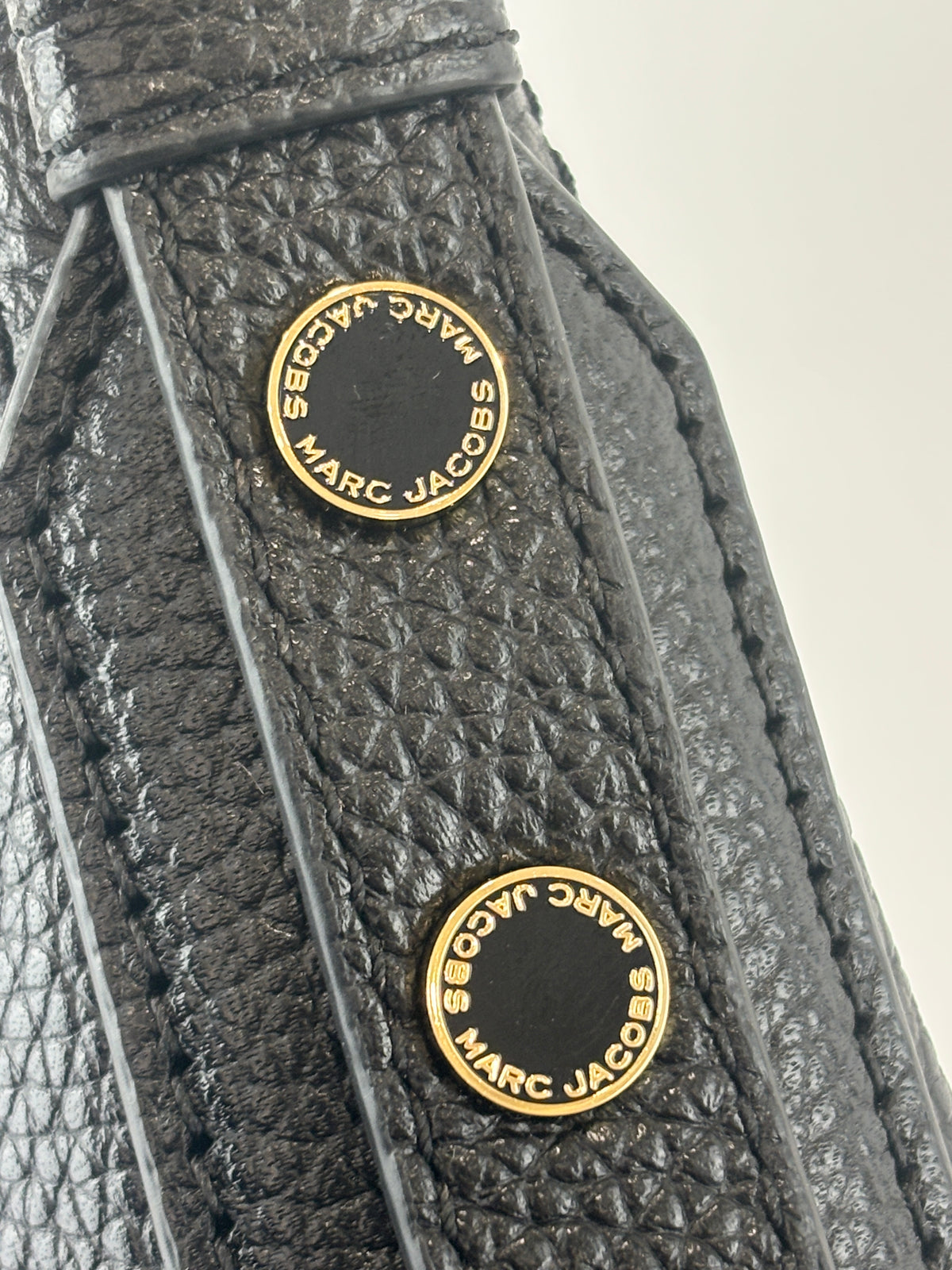Marc Jacobs Groove Shoulder Bag in Black - Glampot
