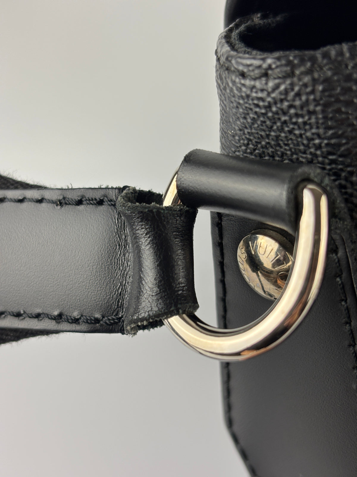 Damier Graphite Daniel Messenger Bag - Glampot