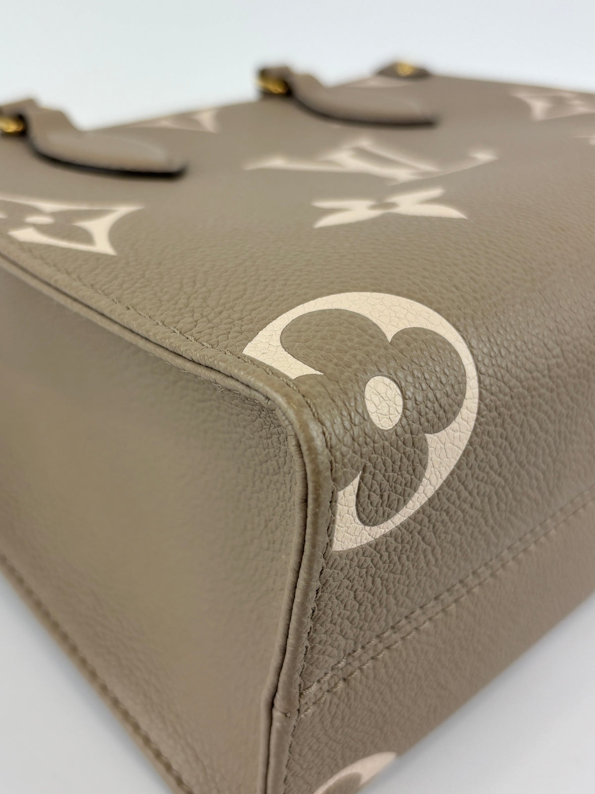 Louis Vuitton OnTheGo PM Bicolour Monogram Empreinte Tourterelle/Creme - Glampot