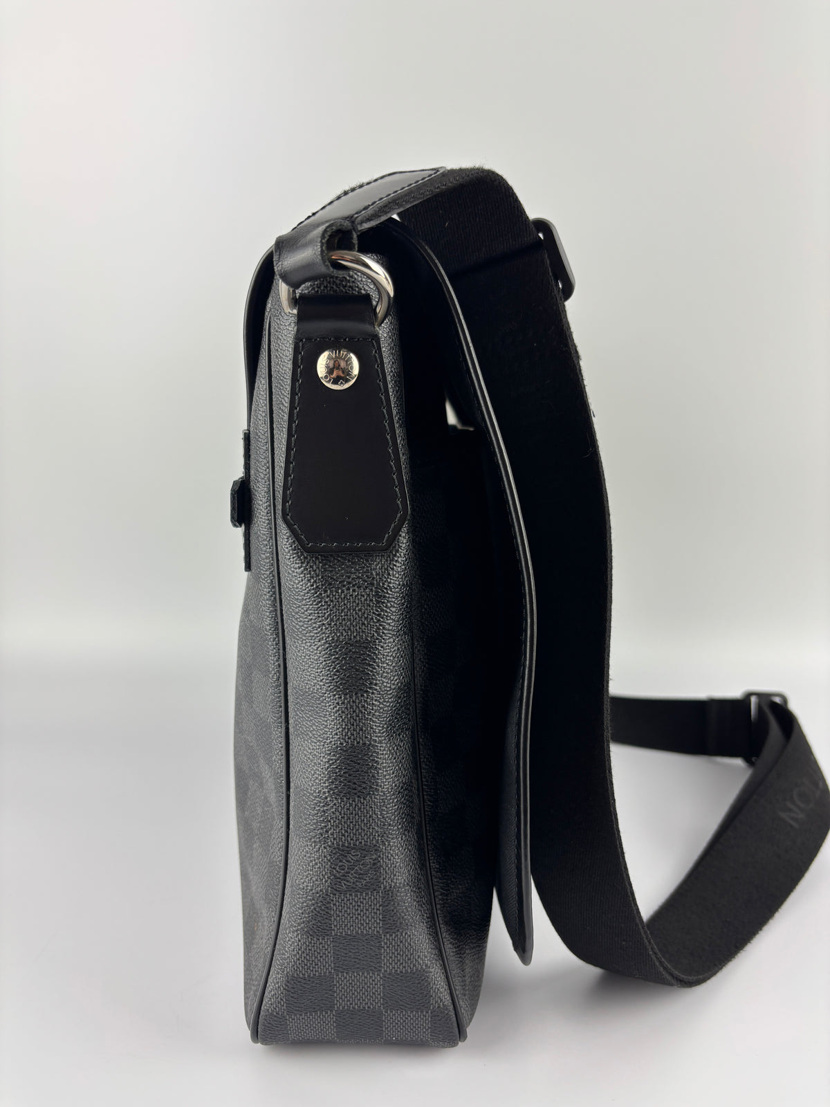 Damier Graphite Daniel Messenger Bag - Glampot