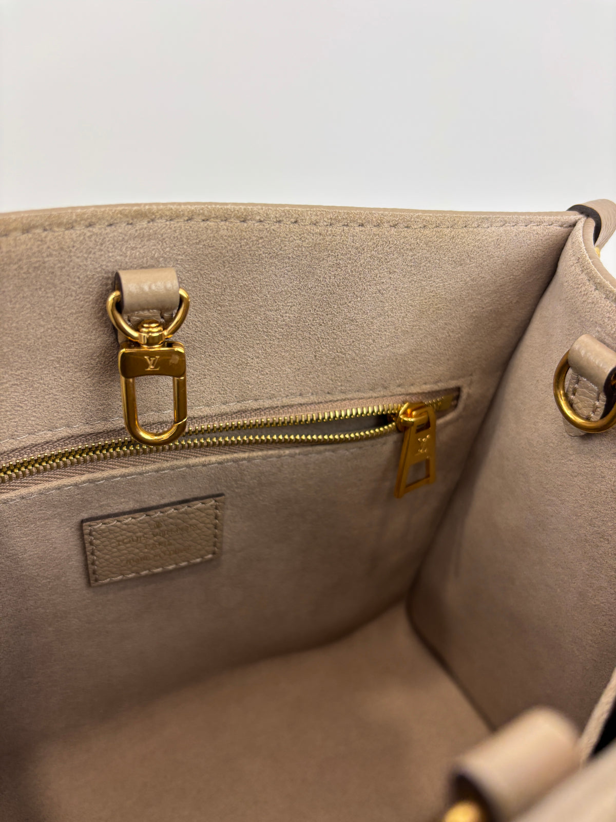 Louis Vuitton OnTheGo PM Bicolour Monogram Empreinte Tourterelle/Creme - Glampot