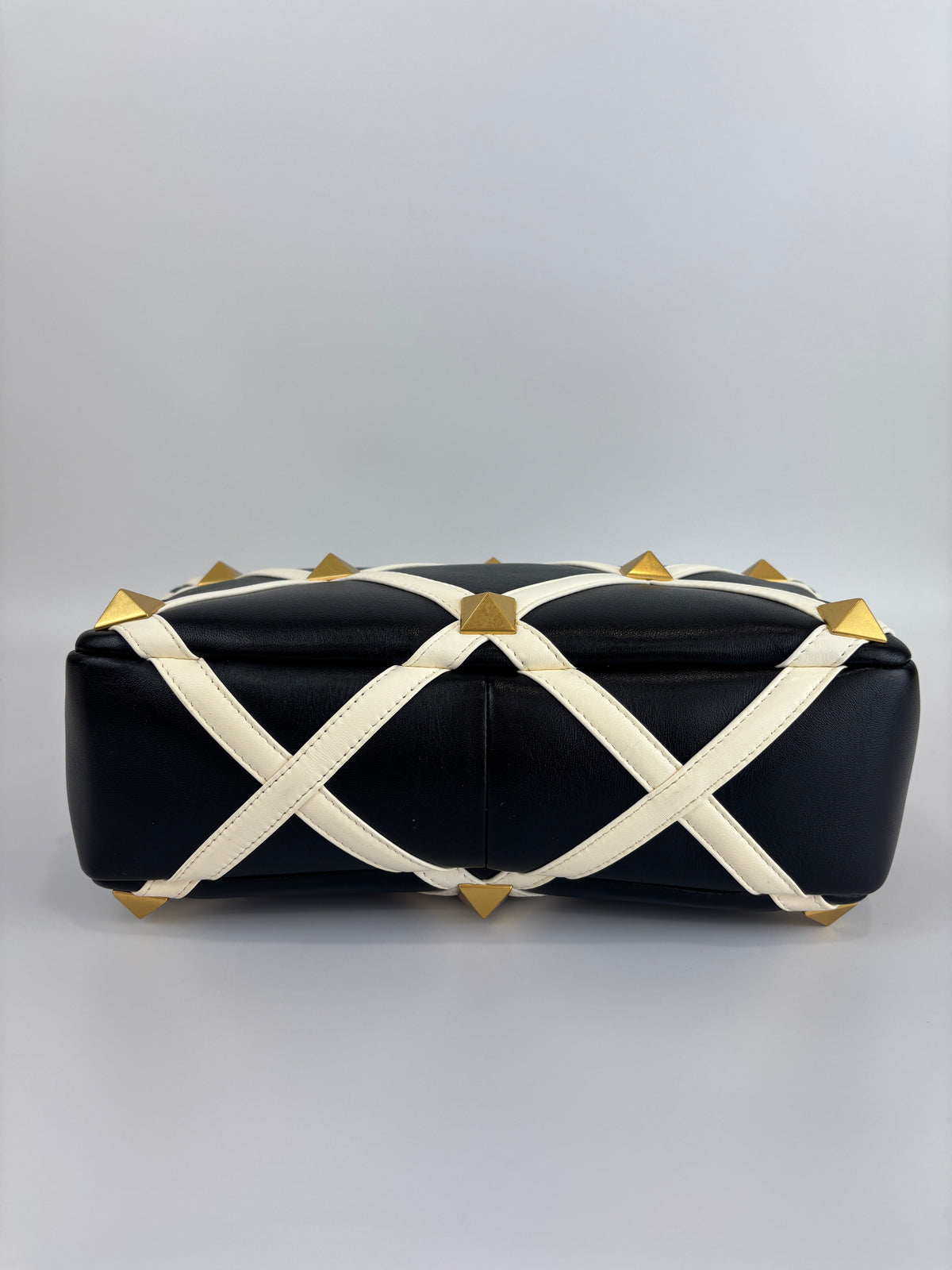 Roman Stud Chain Bag Black / White - Glampot