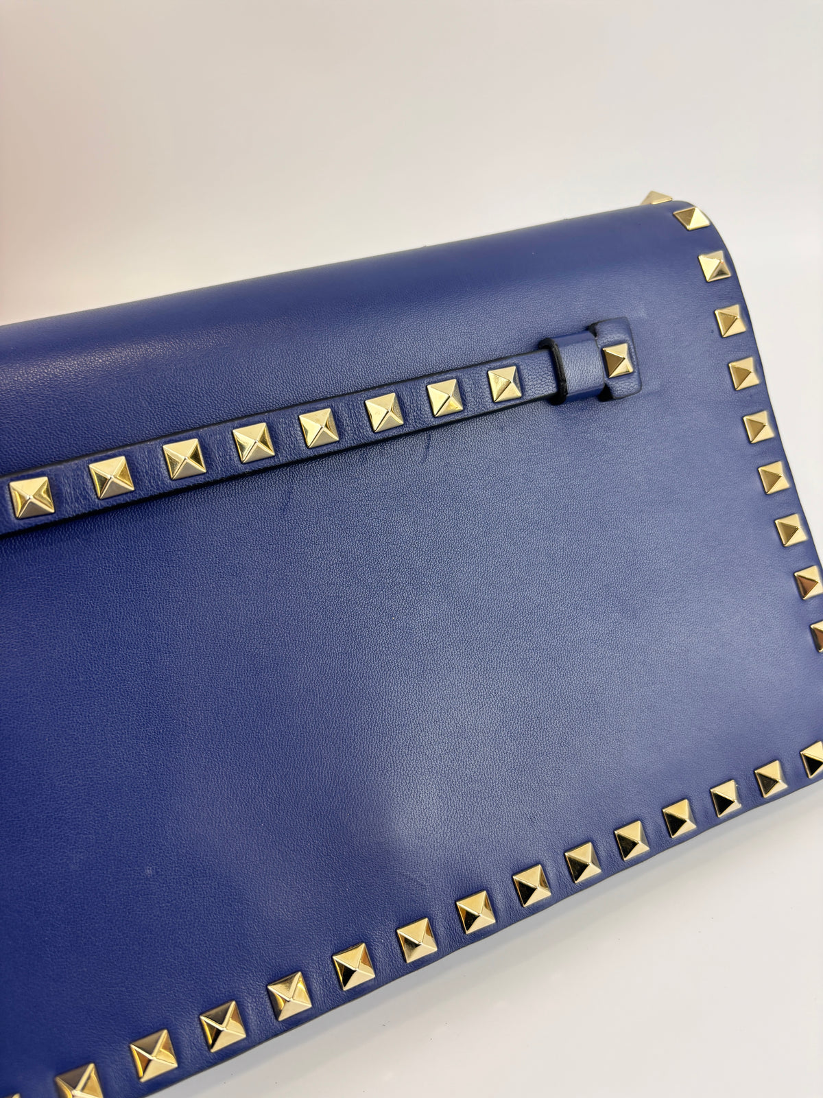 Valentino Garavani Rockstud Clutch in Navy - Glampot