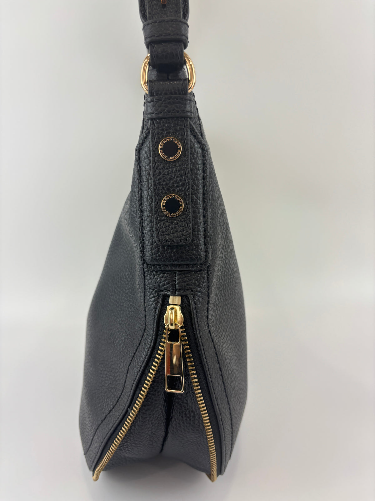 Marc Jacobs Groove Shoulder Bag in Black - Glampot