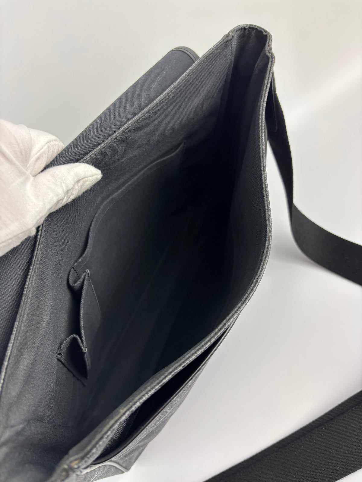 Damier Graphite Daniel Messenger Bag - Glampot