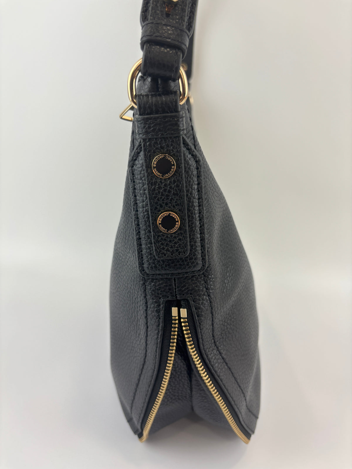 Marc Jacobs Groove Shoulder Bag in Black - Glampot