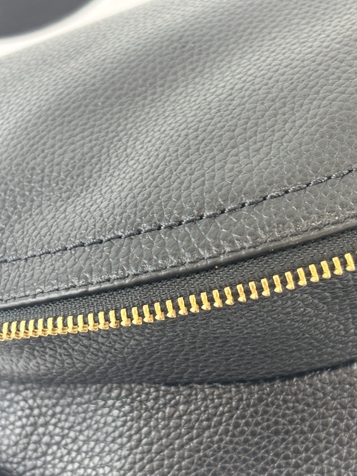 Marc Jacobs Groove Shoulder Bag in Black - Glampot