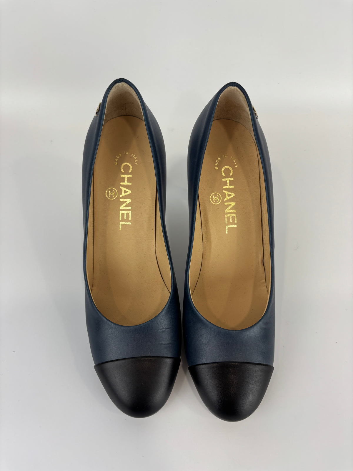Navy Blue Leather Cap Toe Pumps Size 37.5 - Glampot