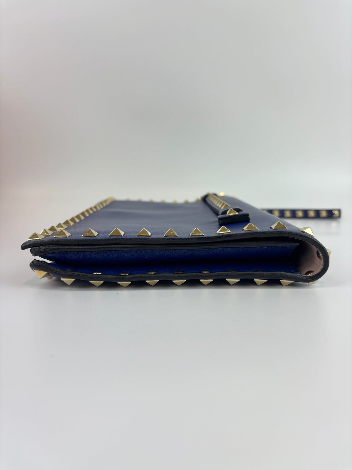 Valentino Garavani Rockstud Clutch in Navy - Glampot