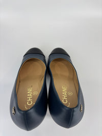Navy Blue Leather Cap Toe Pumps Size 37.5 - Glampot
