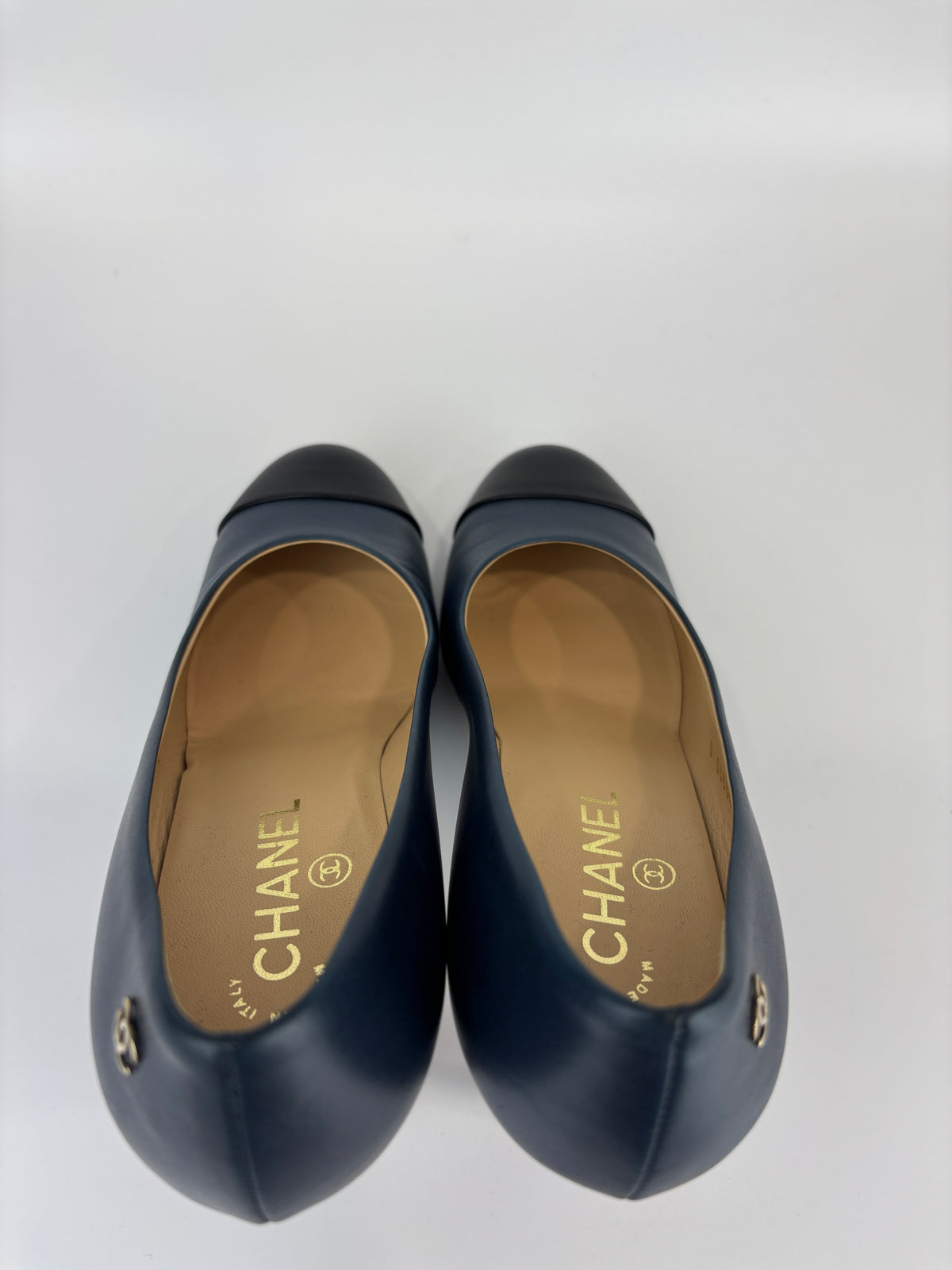 Navy Blue Leather Cap Toe Pumps Size 37.5 - Glampot