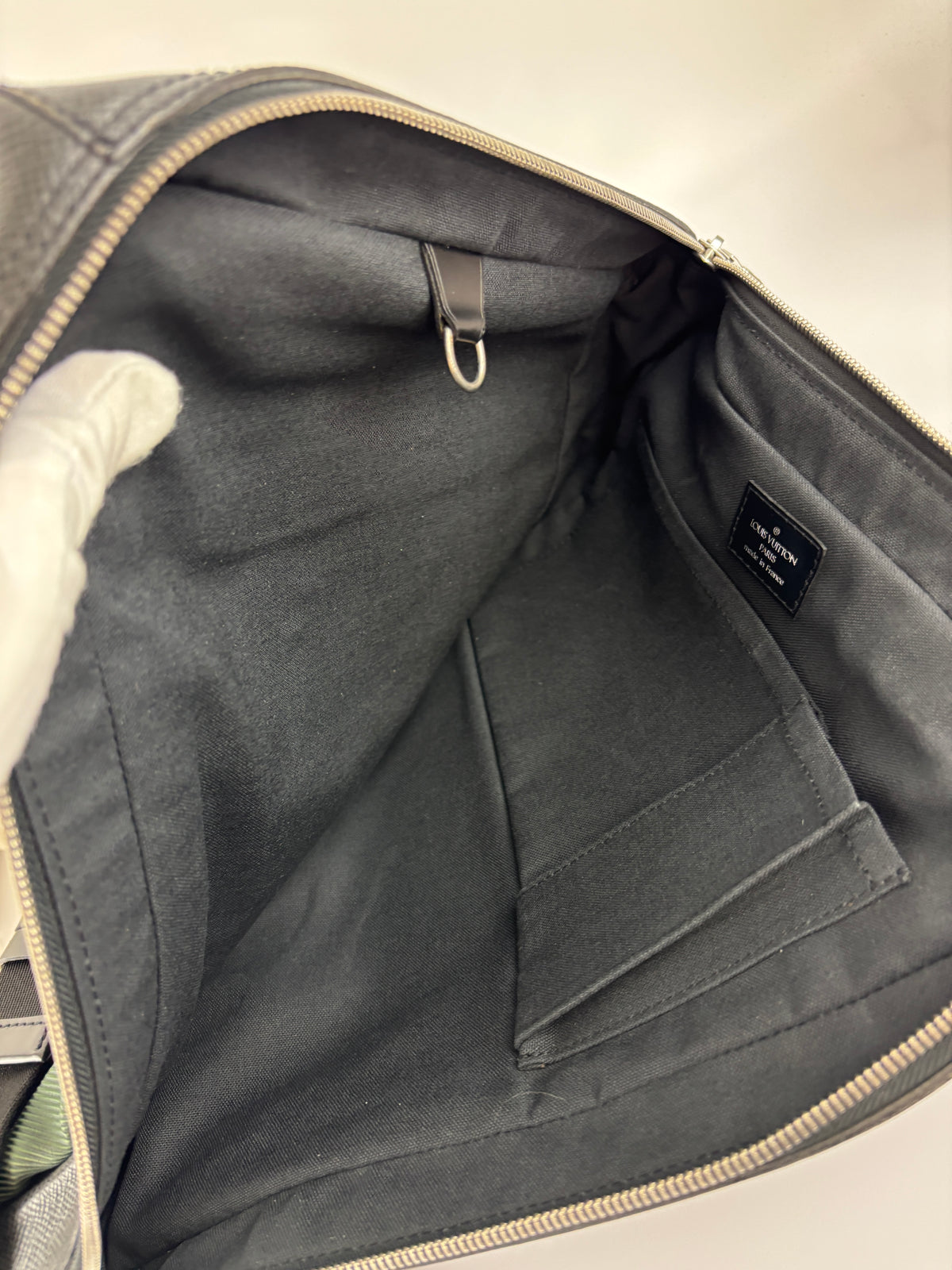 Black Taiga Leather / Green Beluga Messenger Bag - Glampot