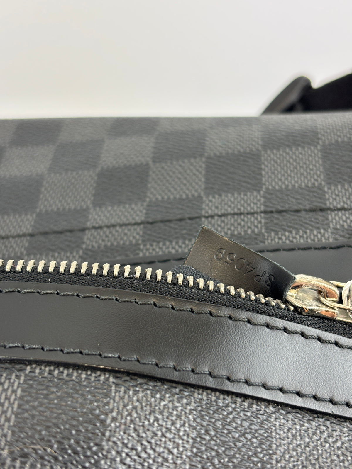 Damier Graphite Daniel Messenger Bag - Glampot