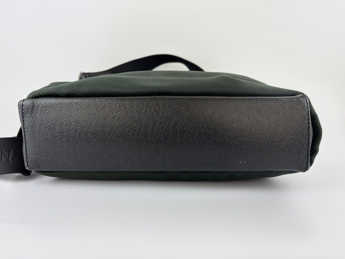 Black Taiga Leather / Green Beluga Messenger Bag - Glampot
