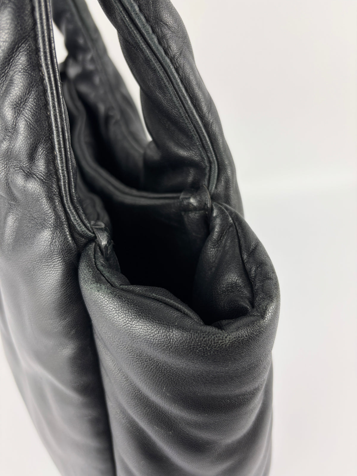 1BG413 Medium Padded Soft Nappa Leather Bag Black - Glampot