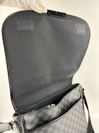 Damier Graphite Daniel Messenger Bag - Glampot