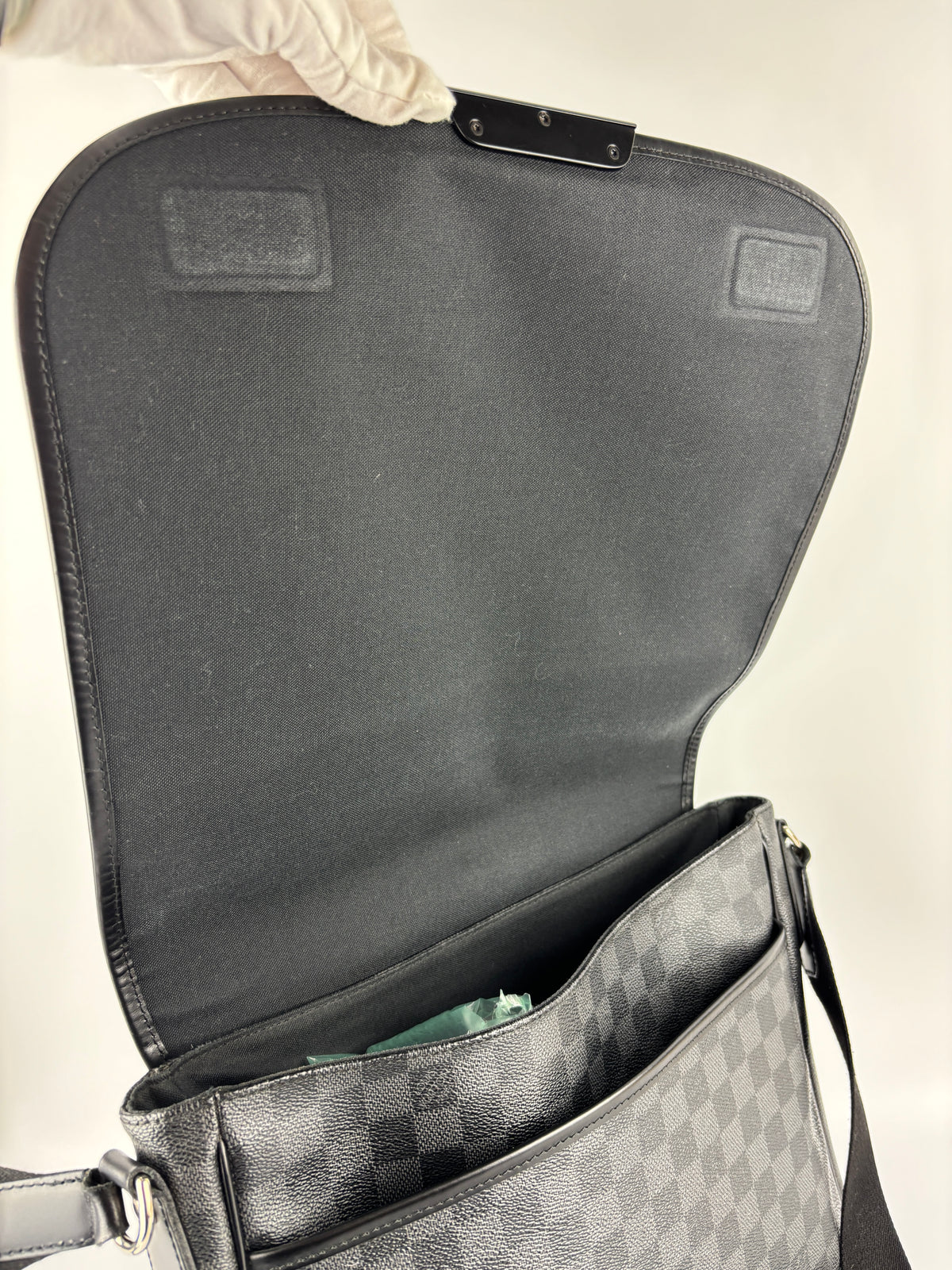Damier Graphite Daniel Messenger Bag - Glampot
