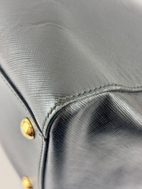 Salvatore Ferragamo Vara Ribbon Chain Shoulder Tote in Black - Glampot
