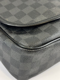 Damier Graphite Daniel Messenger Bag - Glampot