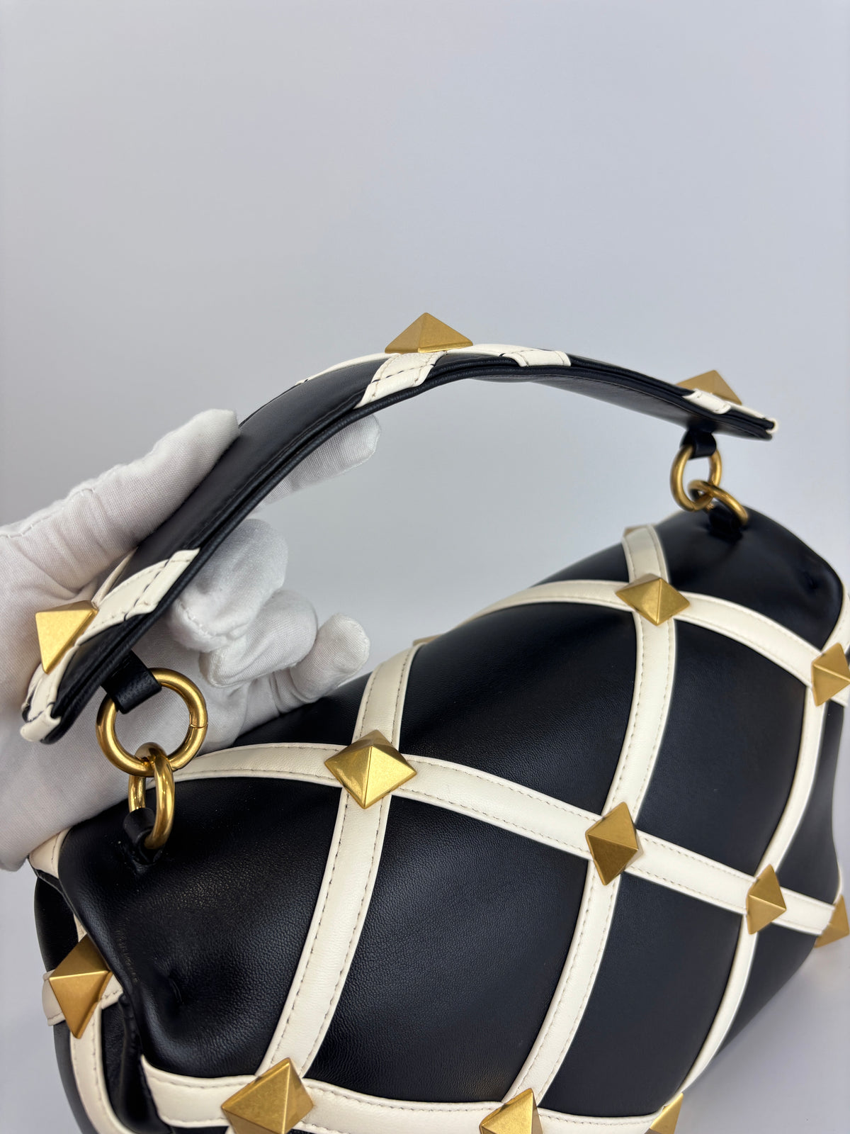 Roman Stud Chain Bag Black / White - Glampot
