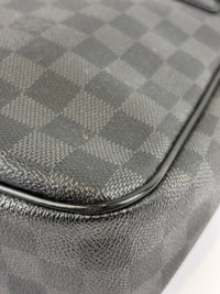 Damier Graphite Daniel Messenger Bag - Glampot