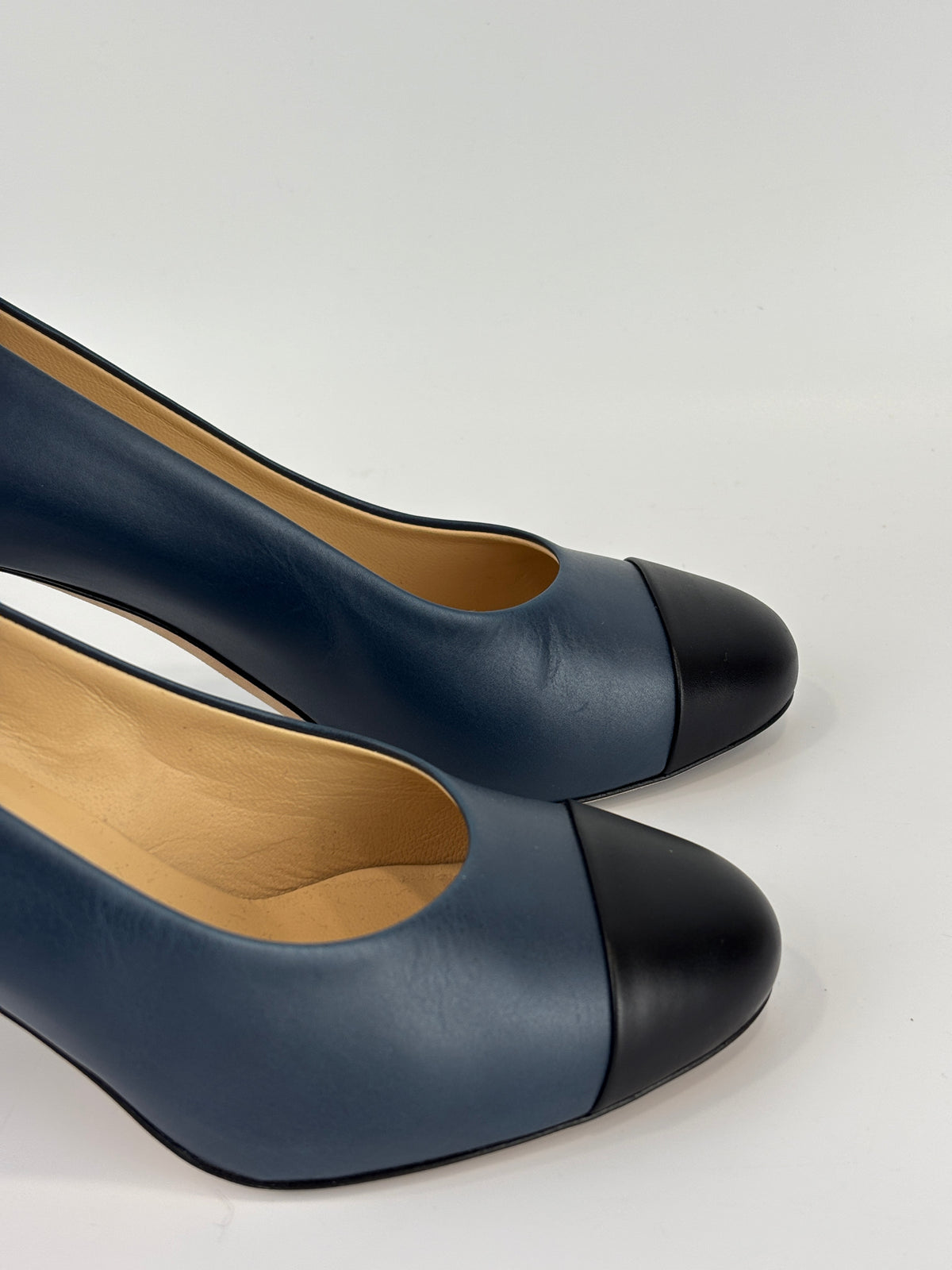 Navy Blue Leather Cap Toe Pumps Size 37.5 - Glampot