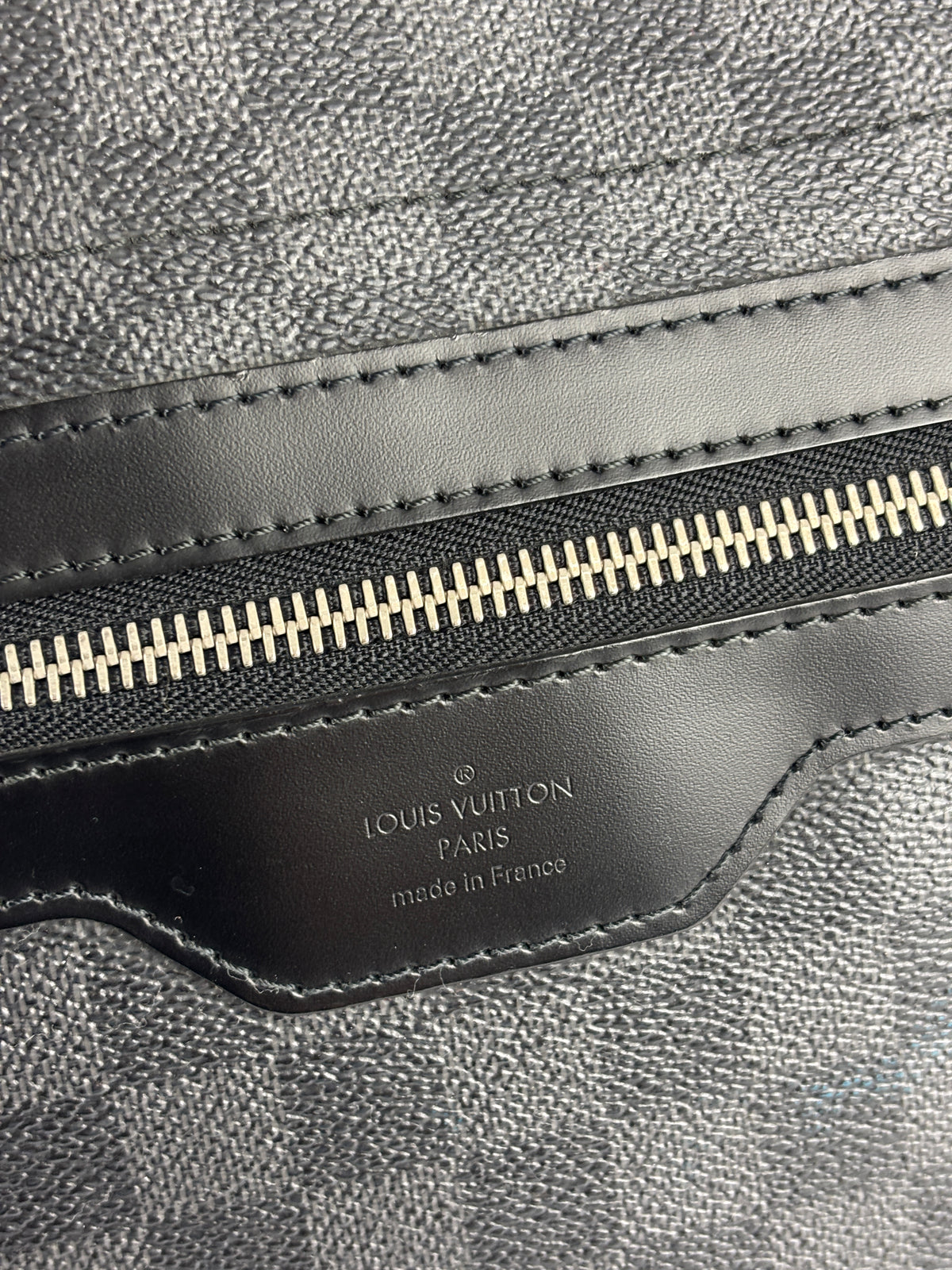 Damier Graphite Daniel Messenger Bag - Glampot