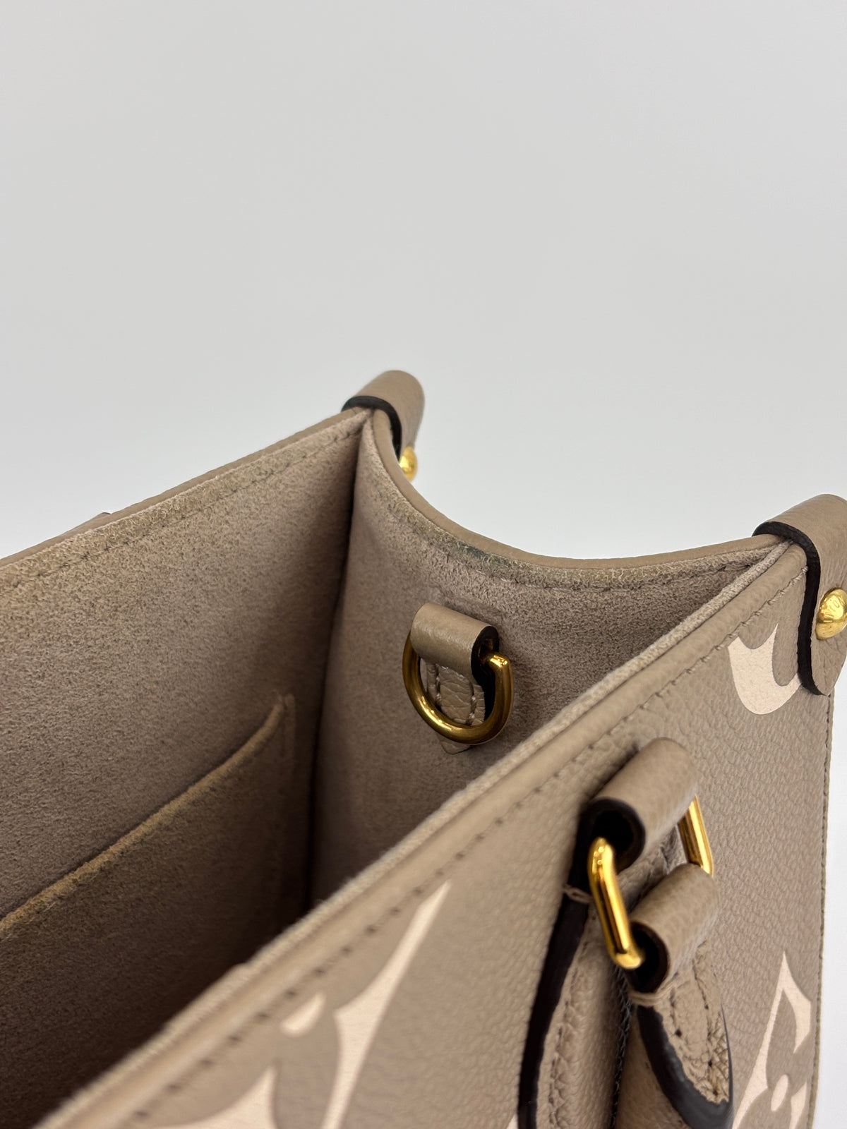 Louis Vuitton OnTheGo PM Bicolour Monogram Empreinte Tourterelle/Creme - Glampot