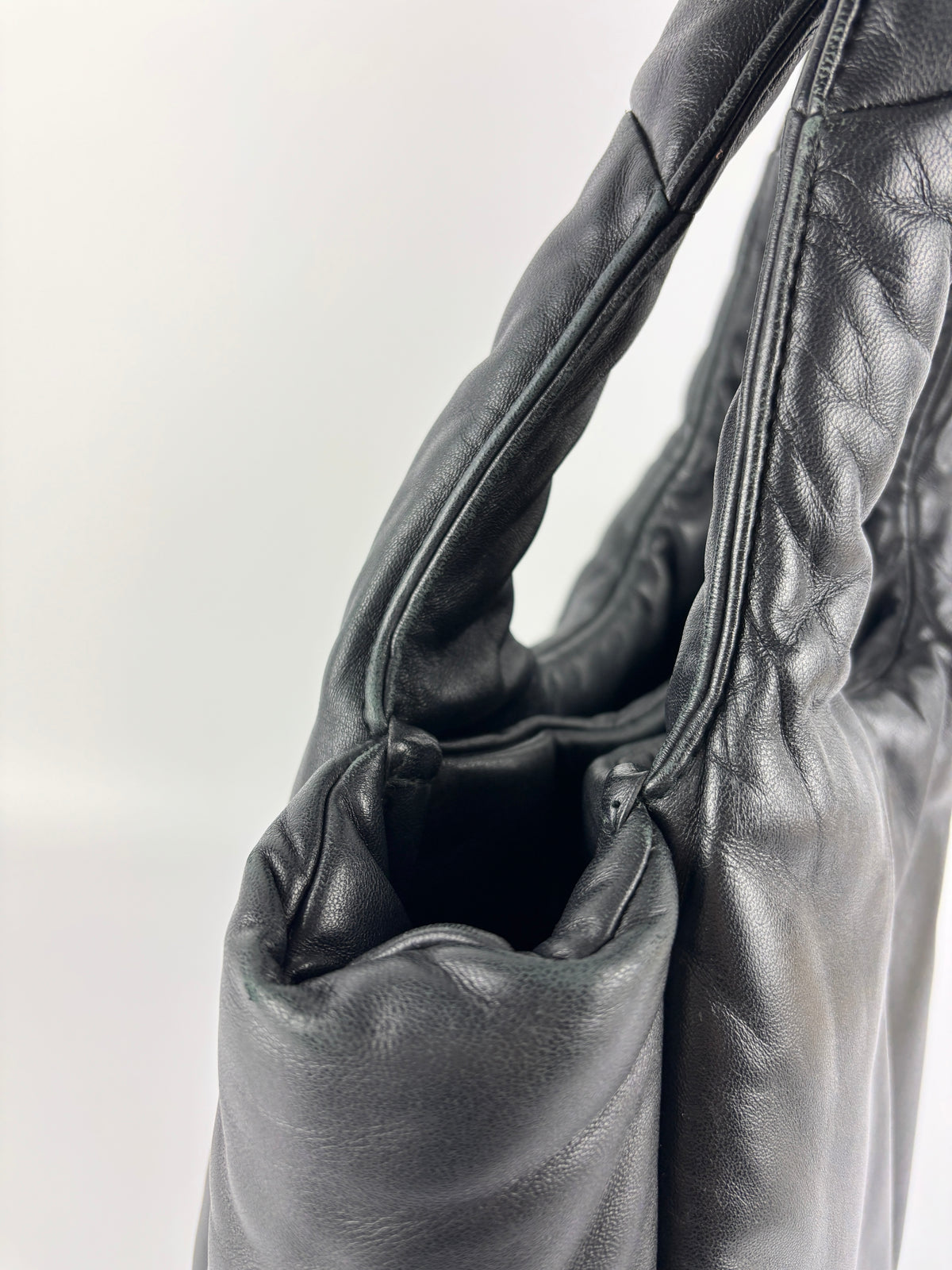 1BG413 Medium Padded Soft Nappa Leather Bag Black - Glampot