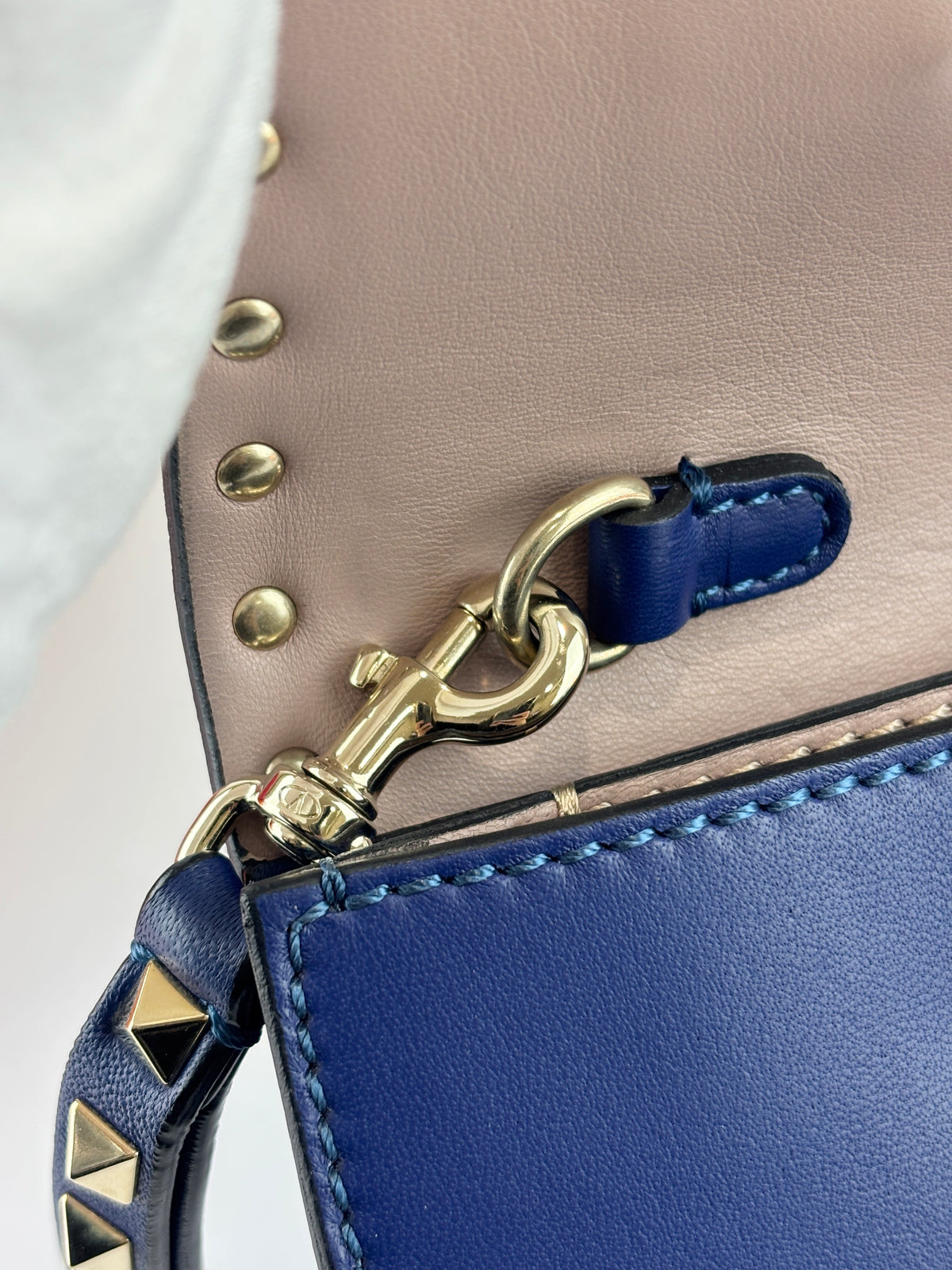 Valentino Garavani Rockstud Clutch in Navy - Glampot