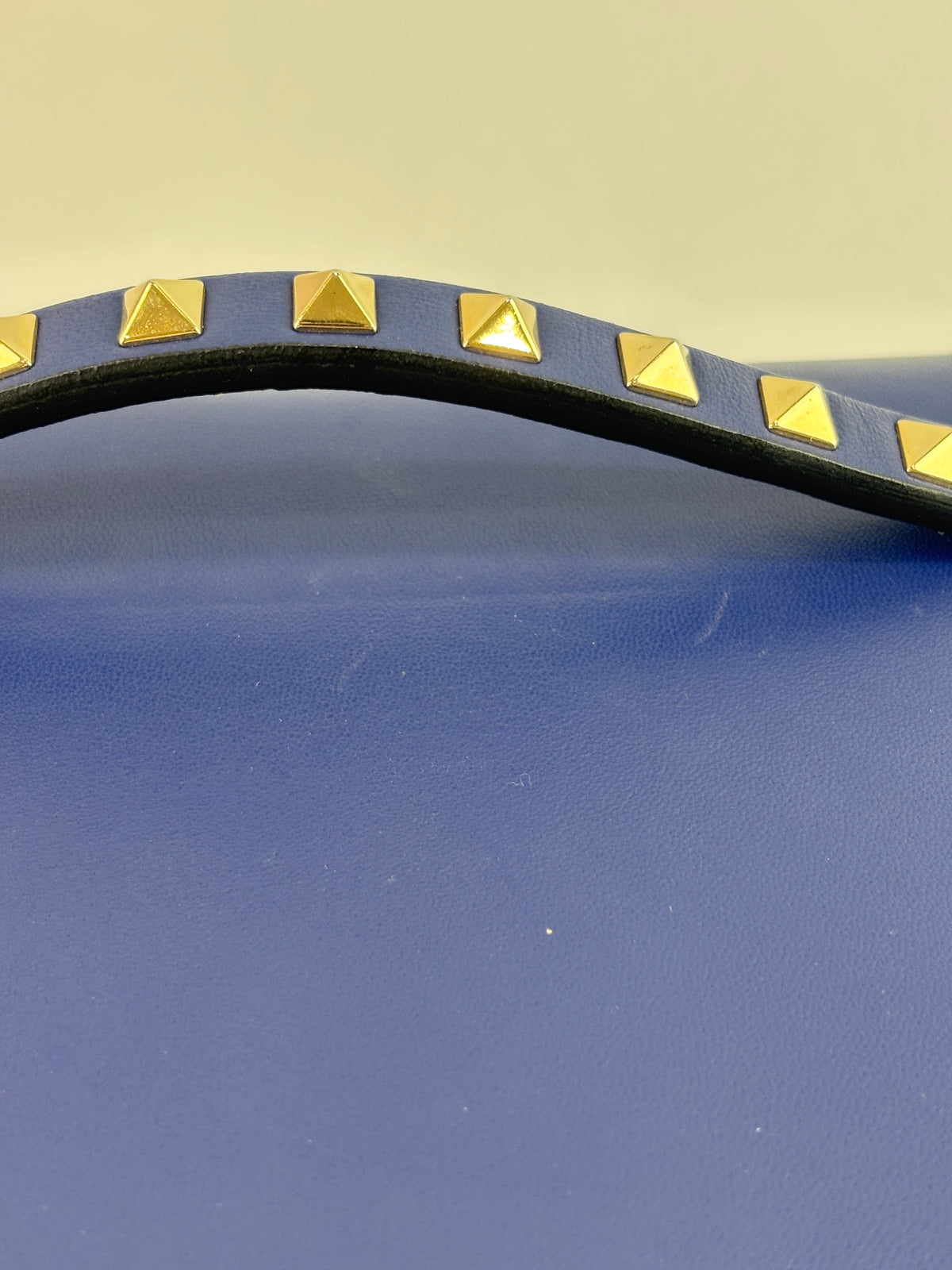 Valentino Garavani Rockstud Clutch in Navy - Glampot