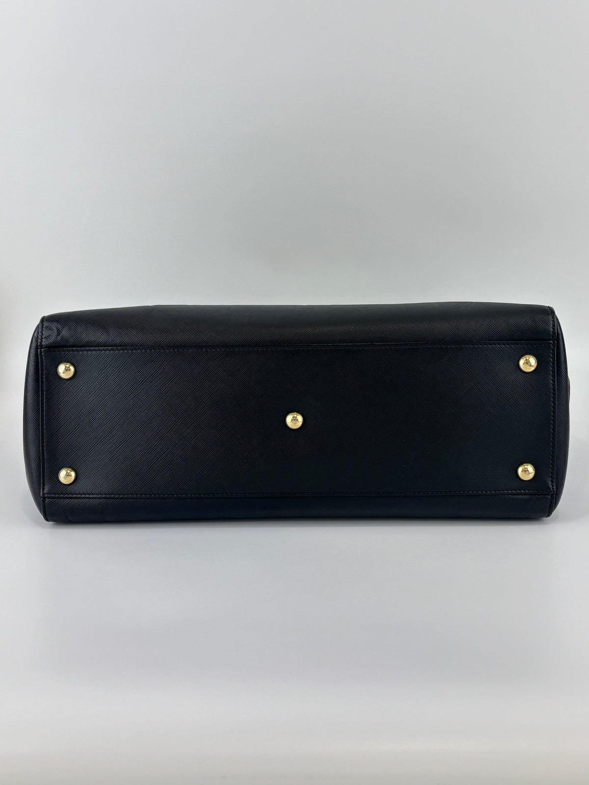 Salvatore Ferragamo Vara Ribbon Chain Shoulder Tote in Black - Glampot
