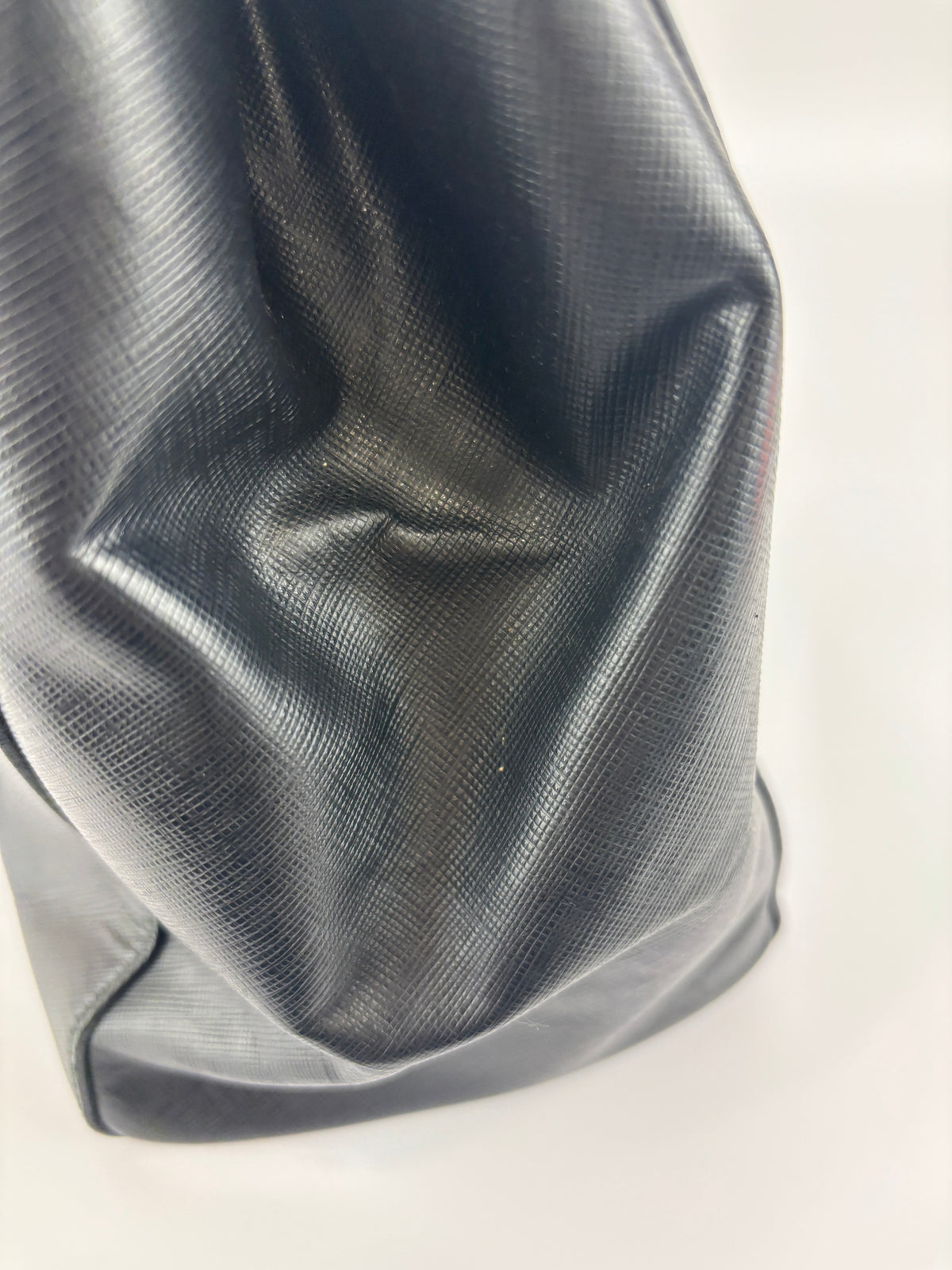 Salvatore Ferragamo Vara Ribbon Chain Shoulder Tote in Black - Glampot