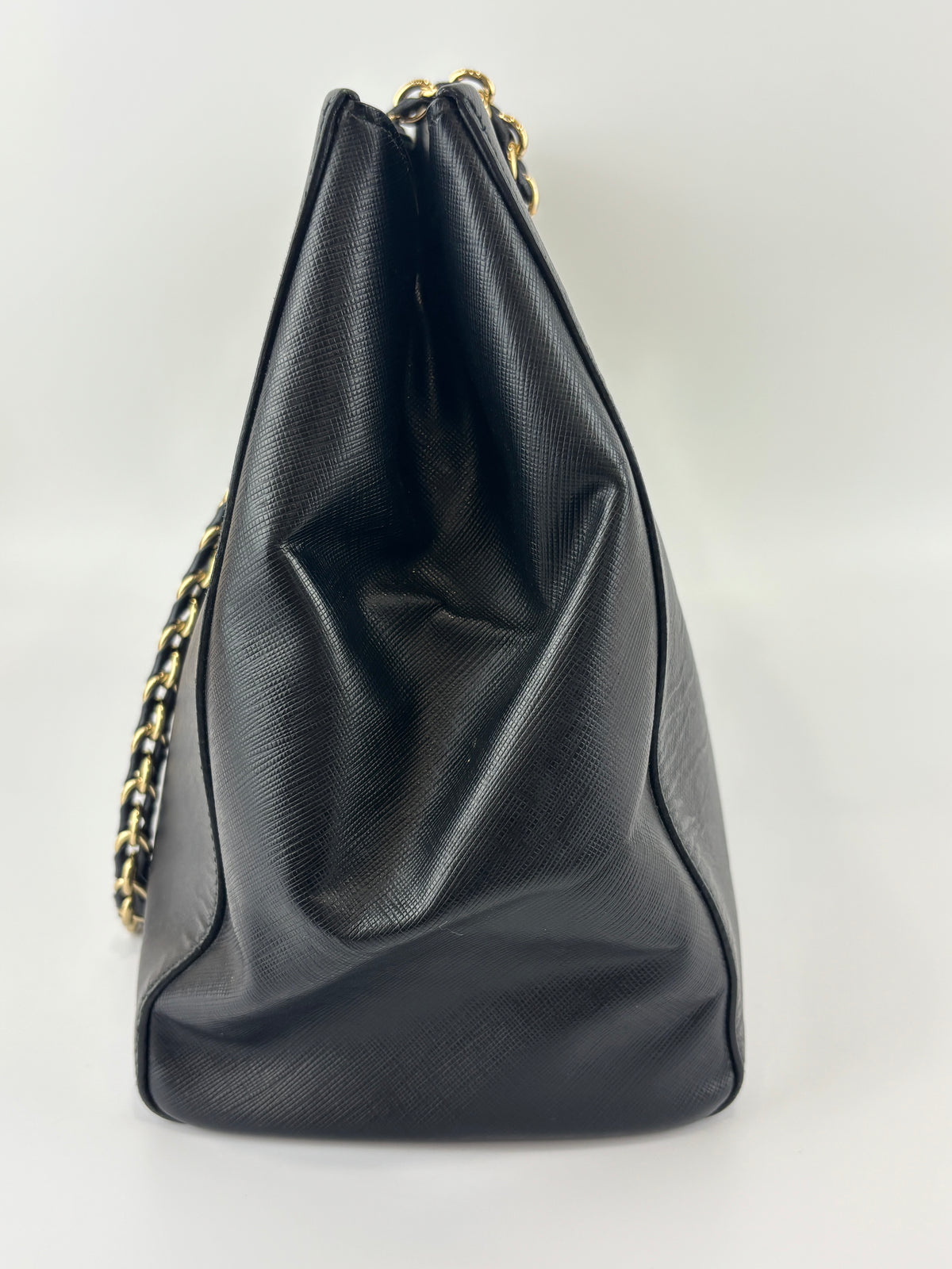 Salvatore Ferragamo Vara Ribbon Chain Shoulder Tote in Black - Glampot