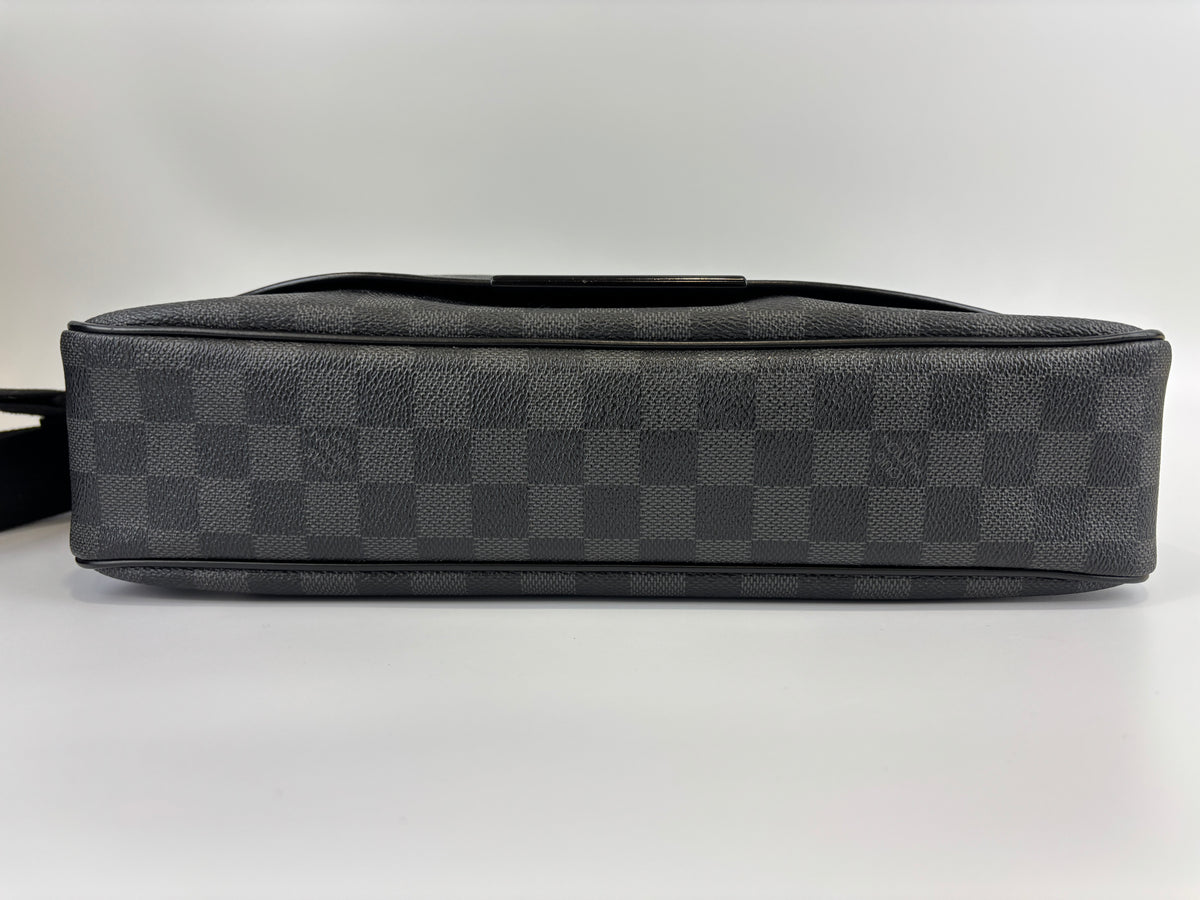 Damier Graphite Daniel Messenger Bag - Glampot