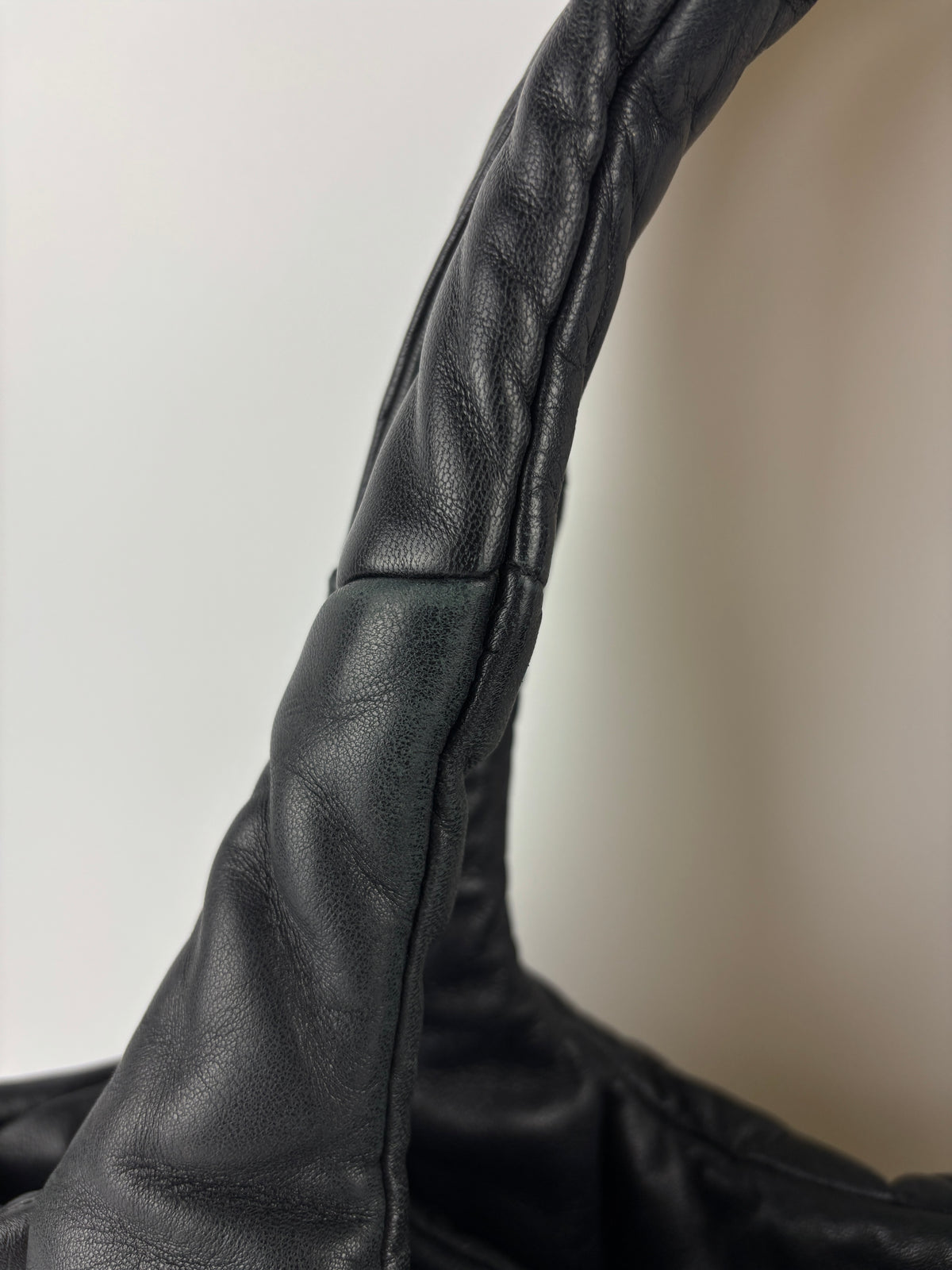 1BG413 Medium Padded Soft Nappa Leather Bag Black - Glampot