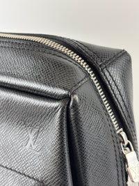 Black Taiga Leather / Green Beluga Messenger Bag - Glampot