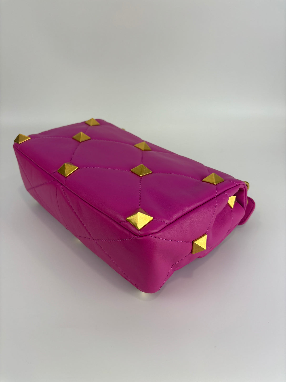 Roman Stud Medium Chain Bag Pink - Glampot