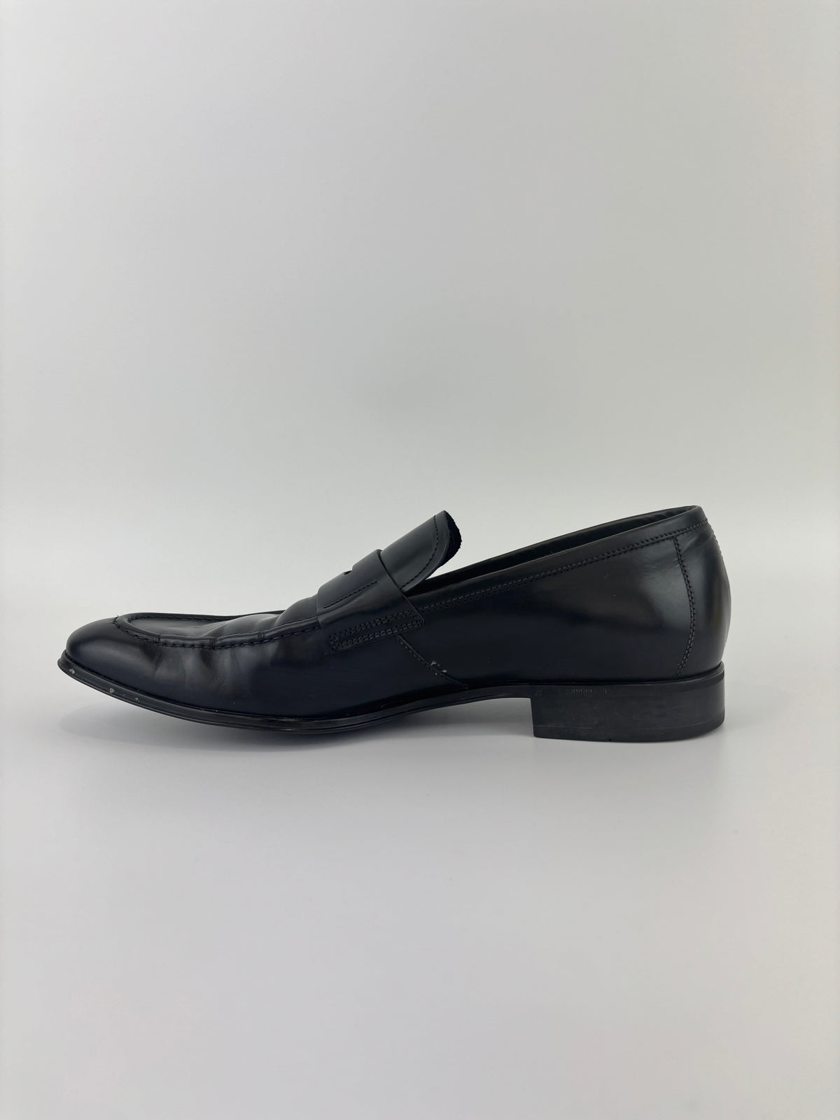 Salvatore Ferragamo Black Leather Loafers - Glampot