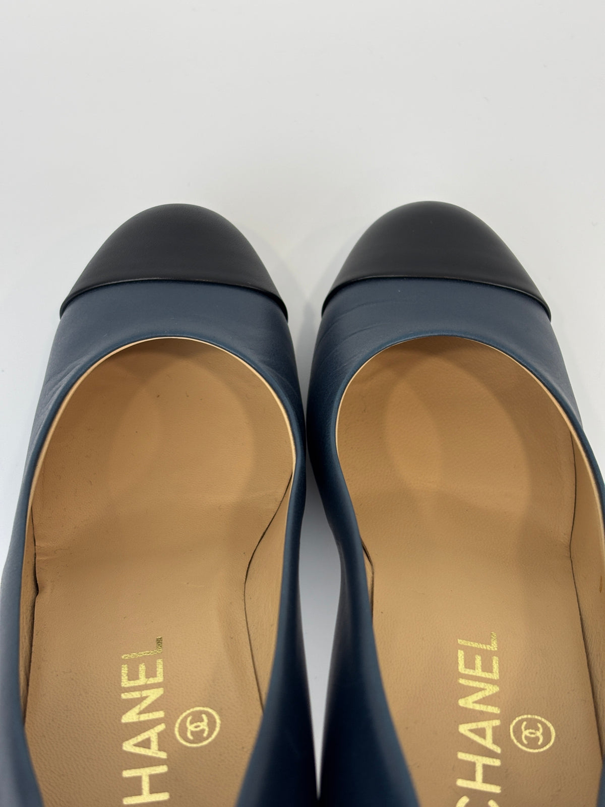 Navy Blue Leather Cap Toe Pumps Size 37.5 - Glampot