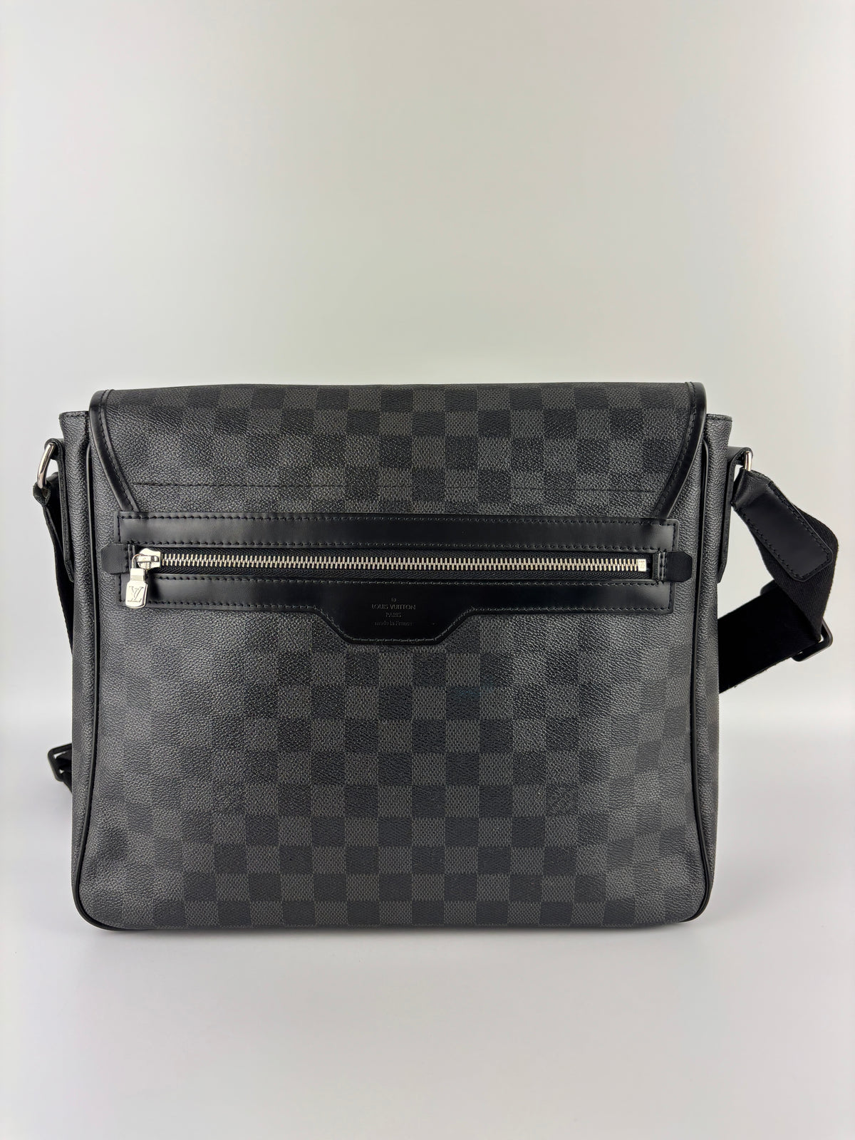 Damier Graphite Daniel Messenger Bag - Glampot