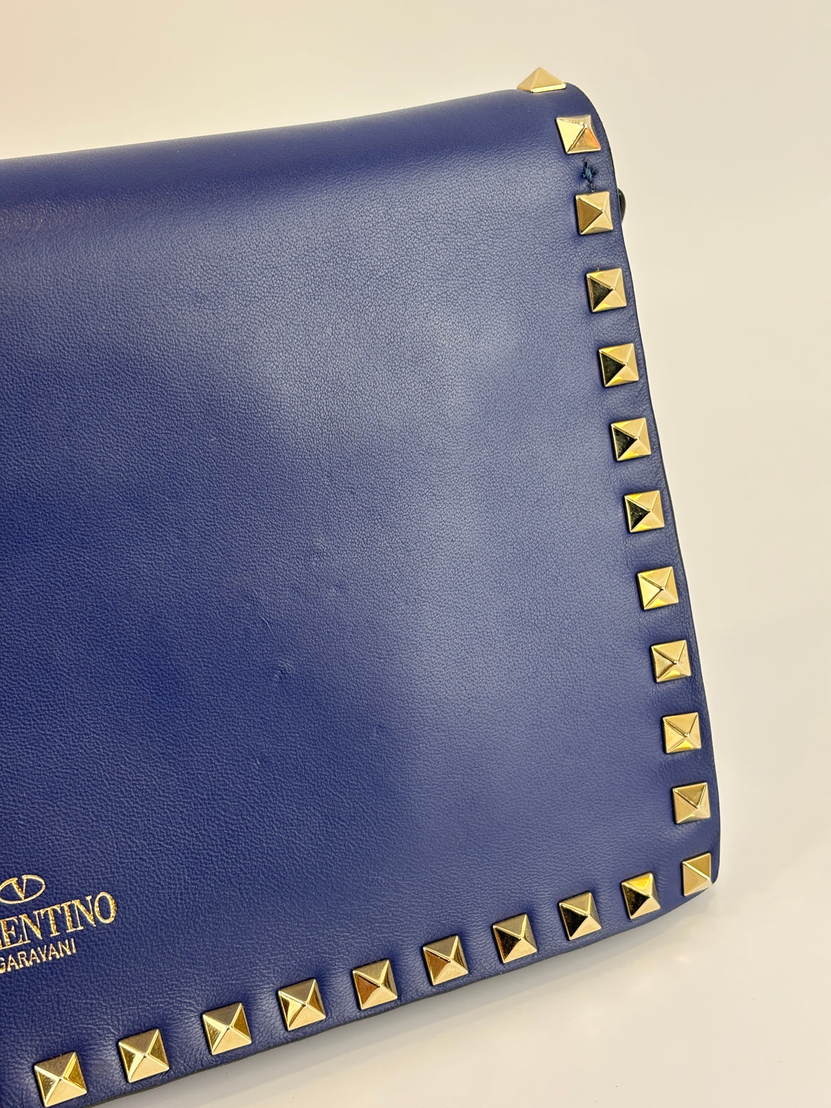 Valentino Garavani Rockstud Clutch in Navy - Glampot