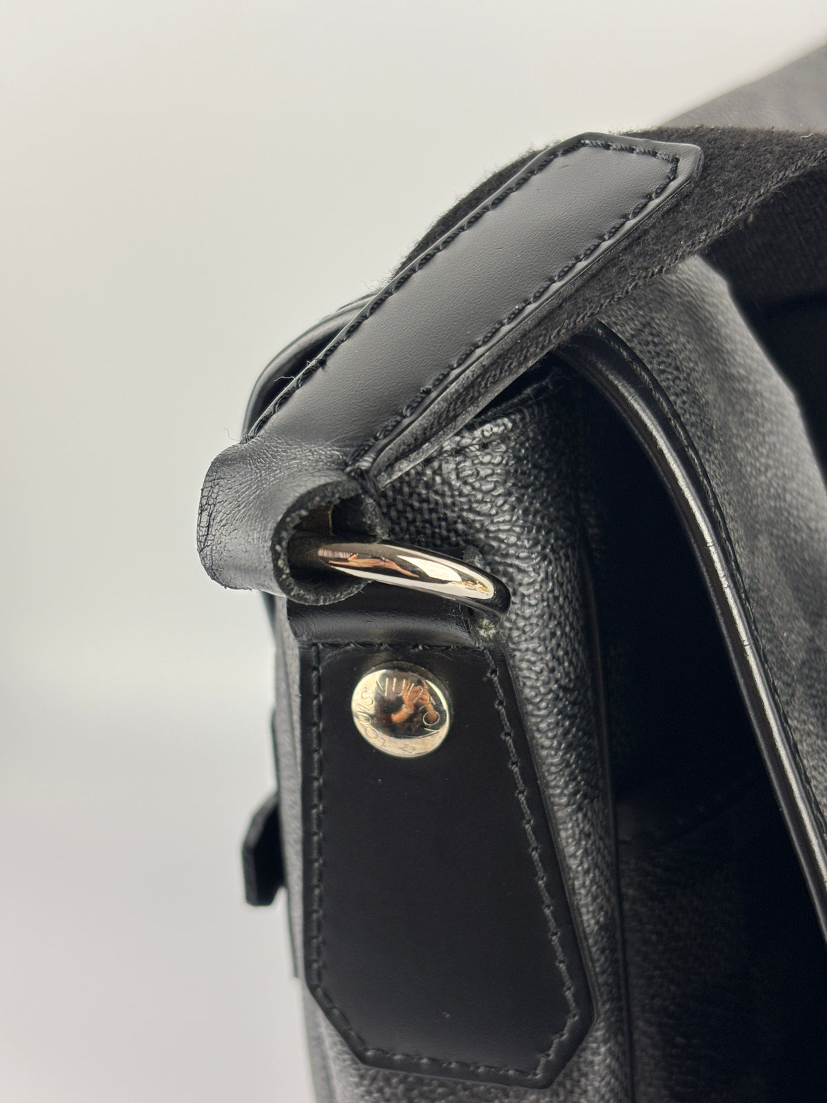 Damier Graphite Daniel Messenger Bag - Glampot